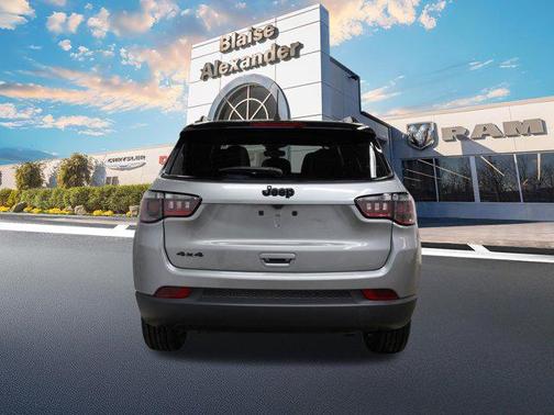 Baltic Gray Metallic Clearcoat 2024 Jeep Compass Latitude