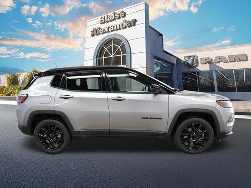 Baltic Gray Metallic Clearcoat 2024 Jeep Compass Latitude