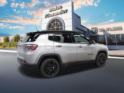 Baltic Gray Metallic Clearcoat 2024 Jeep Compass Latitude