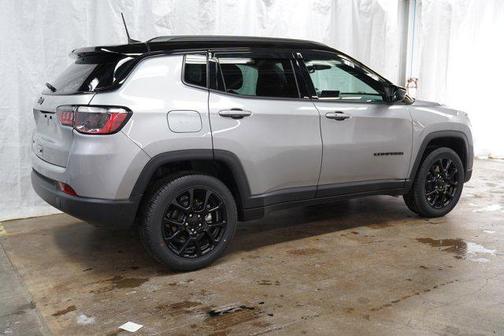 Baltic Gray Metallic Clearcoat 2024 Jeep Compass Latitude