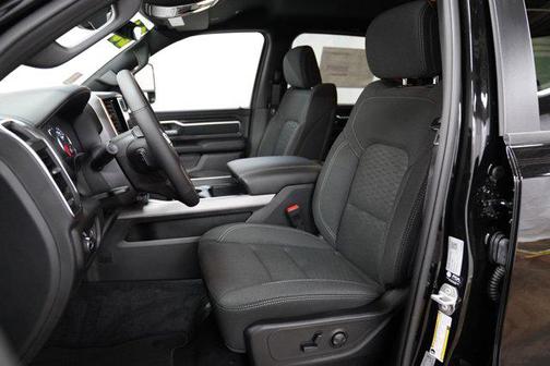 Diamond Black Crystal Pearlcoat 2026 RAM 1500 Big Horn/Lone Star