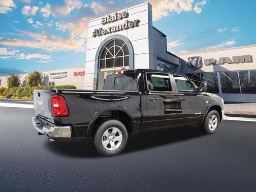 Diamond Black Crystal Pearlcoat 2026 RAM 1500 Big Horn/Lone Star
