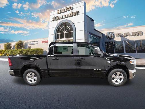 Diamond Black Crystal Pearlcoat 2026 RAM 1500 Big Horn/Lone Star