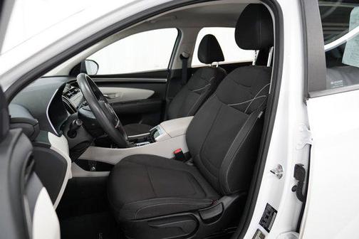 2022 Hyundai TUCSON SE