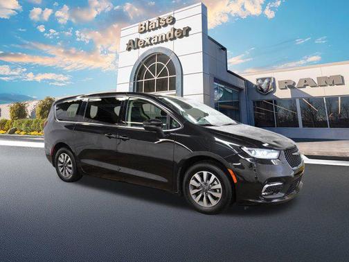 2023 Chrysler Pacifica Hybrid Touring L