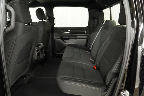 Diamond Black Crystal Pearlcoat 2026 RAM 1500 Big Horn/Lone Star