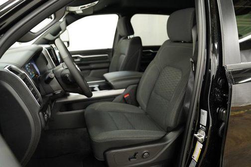 Diamond Black Crystal Pearlcoat 2026 RAM 1500 Big Horn/Lone Star