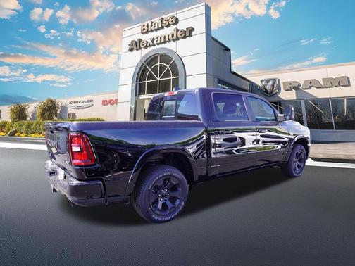 Diamond Black Crystal Pearlcoat 2026 RAM 1500 Big Horn/Lone Star