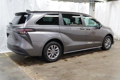 2024 Toyota Sienna LE