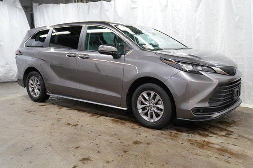 2024 Toyota Sienna LE