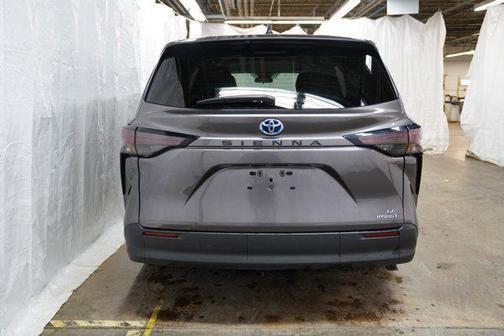 2024 Toyota Sienna LE