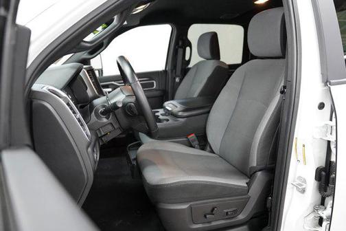 Bright White Clearcoat 2024 RAM 2500 Big Horn Crew Cab 4x4 6'4' Box