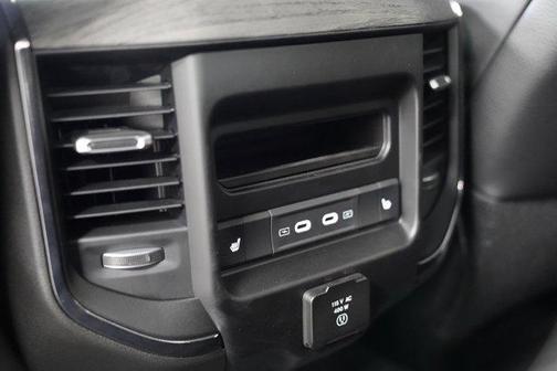 Diamond Black Crystal Pearlcoat 2026 RAM 2500 Limited Crew Cab 4x4 6'4' Box