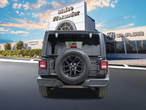 2023 Jeep Wrangler 4-Door Freedom 4x4