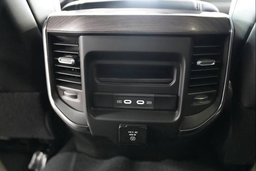 Diamond Black Crystal Pearlcoat 2026 RAM 2500 Laramie Crew Cab 4x4 6'4' Box