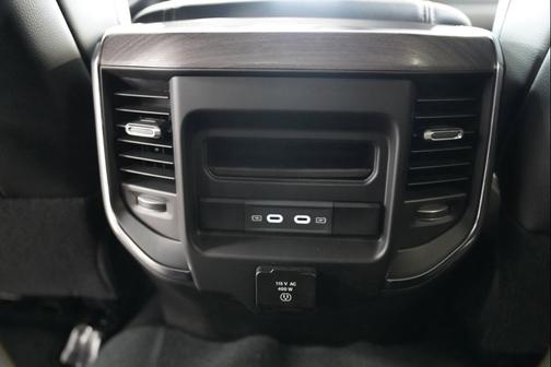Diamond Black Crystal Pearlcoat 2026 RAM 2500 Laramie Crew Cab 4x4 6'4' Box