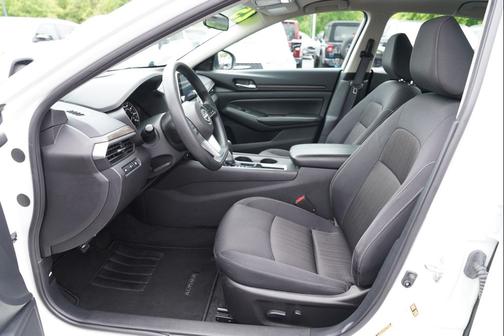 Glacier White 2025 Nissan Altima SV FWD