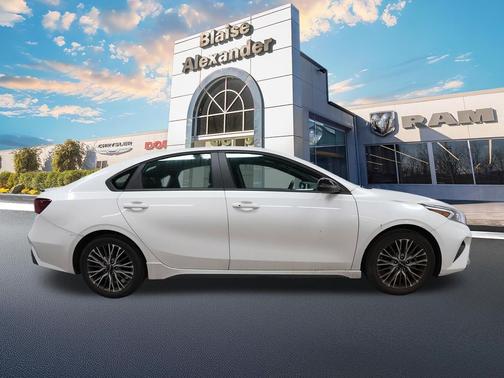 Snow White Pearl 2022 Kia Forte GT-Line