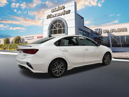 Snow White Pearl 2022 Kia Forte GT-Line