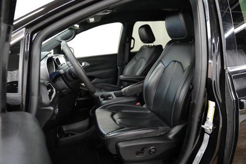 2025 Chrysler Pacifica L