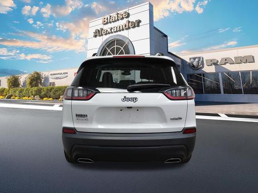 Bright White Clearcoat 2022 Jeep Cherokee Latitude Lux