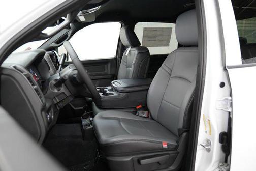 2025 RAM 3500 Tradesman Crew Cab 4x4 6'4' Box