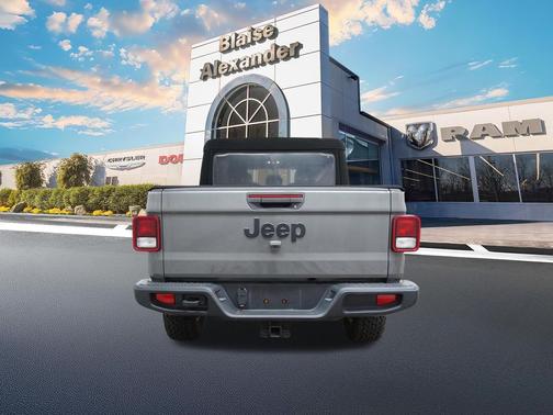 Sting-Gray Clearcoat 2022 Jeep Gladiator Sport S