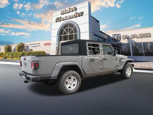 Sting-Gray Clearcoat 2022 Jeep Gladiator Sport S