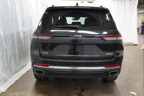 Diamond Black Crystal Pearlcoat 2022 Jeep Grand Cherokee Overland