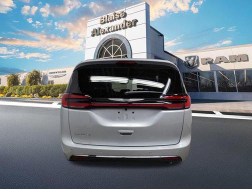 2026 Chrysler Pacifica L