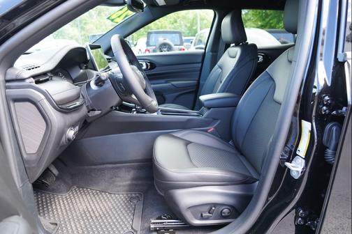 Diamond Black Crystal Pearlcoat 2026 Jeep Compass Sport