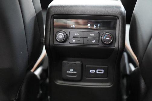 2023 GMC Acadia AWD AT4