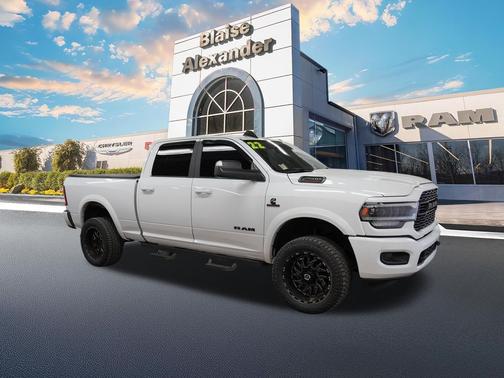 Bright White Clearcoat 2022 RAM 2500 Big Horn Crew Cab 4x4 6'4' Box