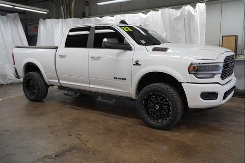 Bright White Clearcoat 2022 RAM 2500 Big Horn Crew Cab 4x4 6'4' Box