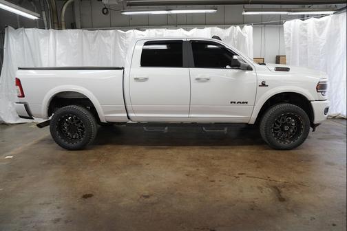 Bright White Clearcoat 2022 RAM 2500 Big Horn Crew Cab 4x4 6'4' Box