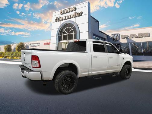 Bright White Clearcoat 2022 RAM 2500 Big Horn Crew Cab 4x4 6'4' Box