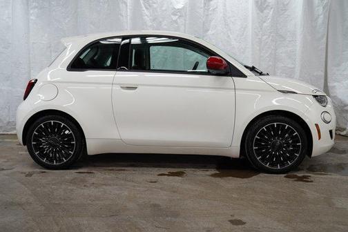 2024 FIAT 500e INSPI(RED) FWD