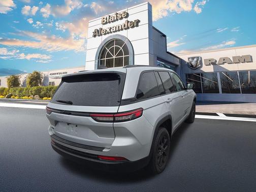 Silver Zynith 2024 Jeep Grand Cherokee Altitude