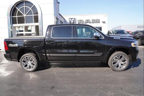 Diamond Black Crystal Pearlcoat 2027 RAM 1500 ST