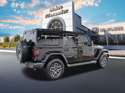 2026 Jeep Wrangler 4-Door Sahara 4x4