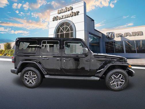 2026 Jeep Wrangler 4-Door Sahara 4x4