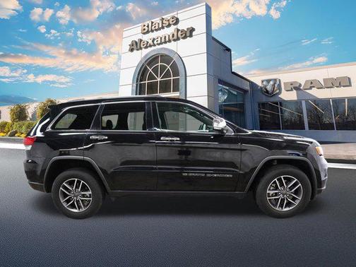 Diamond Black Crystal Pearlcoat 2022 Jeep Grand Cherokee Limited