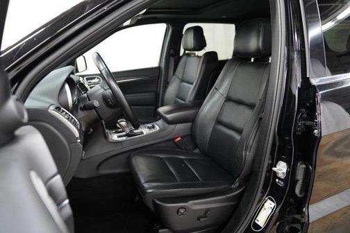 Diamond Black Crystal Pearlcoat 2022 Jeep Grand Cherokee Limited