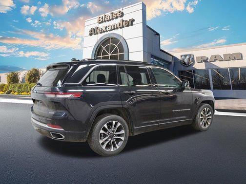Diamond Black Crystal Pearlcoat 2023 Jeep Grand Cherokee 4xe Overland