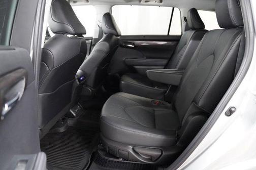 Celestial Silver Metallic 2022 Toyota Highlander Hybrid Limited