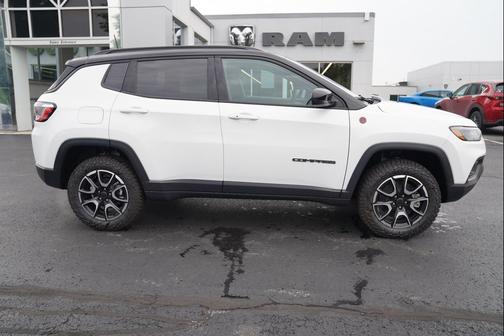 Bright White Clearcoat 2026 Jeep Compass Trailhawk