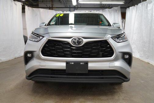 Celestial Silver Metallic 2024 Toyota Highlander XLE