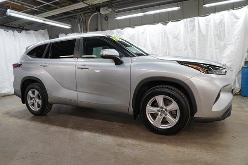 Celestial Silver Metallic 2024 Toyota Highlander XLE