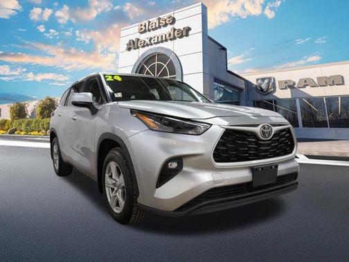 Celestial Silver Metallic 2024 Toyota Highlander XLE