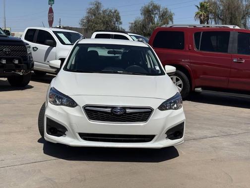 Crystal White Pearl 2019 Subaru Impreza 2.0i Premium